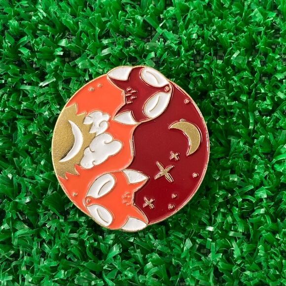 Fox Ying Yang Enamel Pin/ Brooch Lapel - Picture 6 of 6
